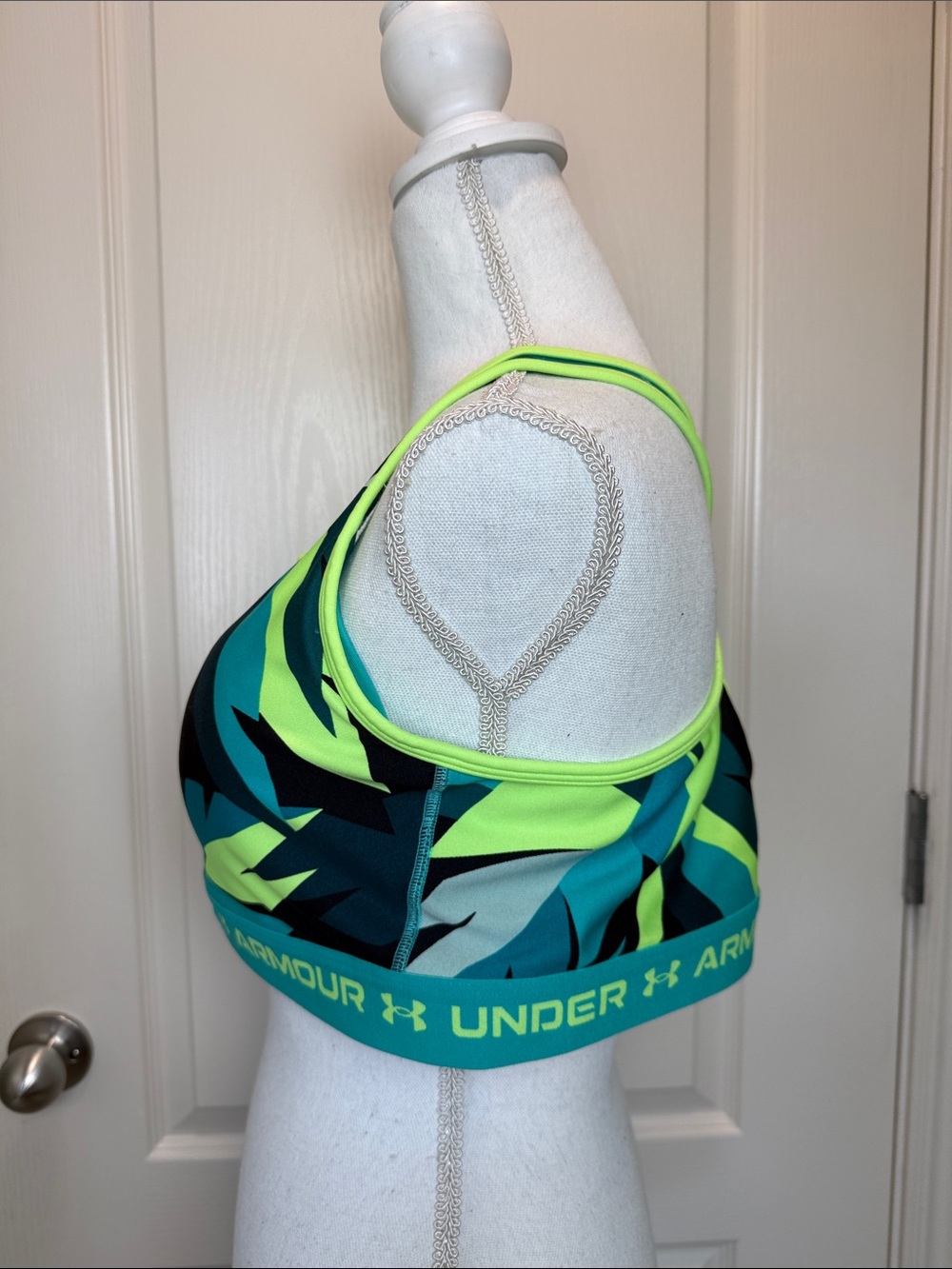 Like New Under Armour Teal & Neon Lime Patterned Compression Sports Bra sz 3X - Picture 3 of 6